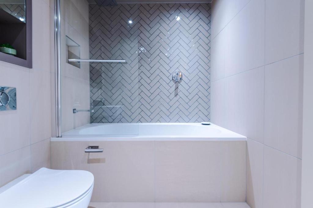 Exquisite Central York Abode Sleeps 6! Экстерьер фото