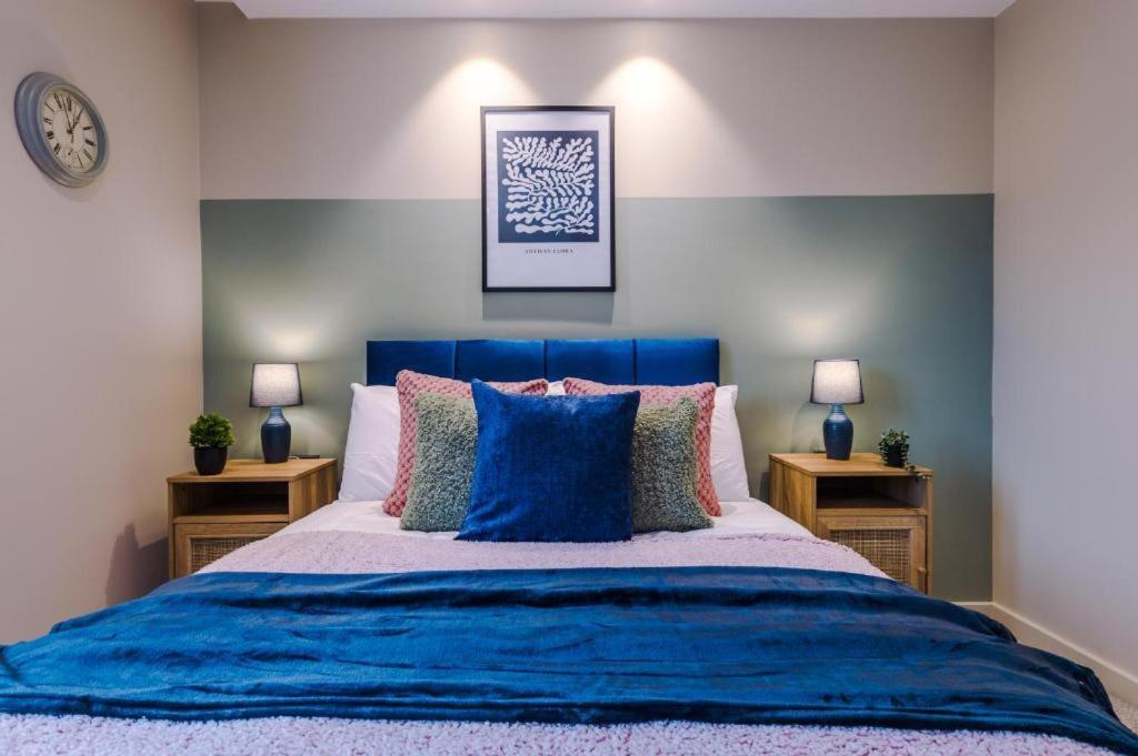 Exquisite Central York Abode Sleeps 6! Экстерьер фото