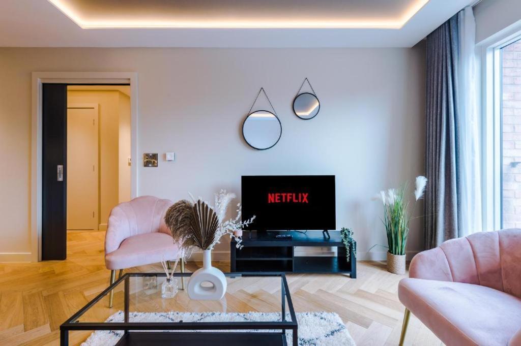 Exquisite Central York Abode Sleeps 6! Экстерьер фото