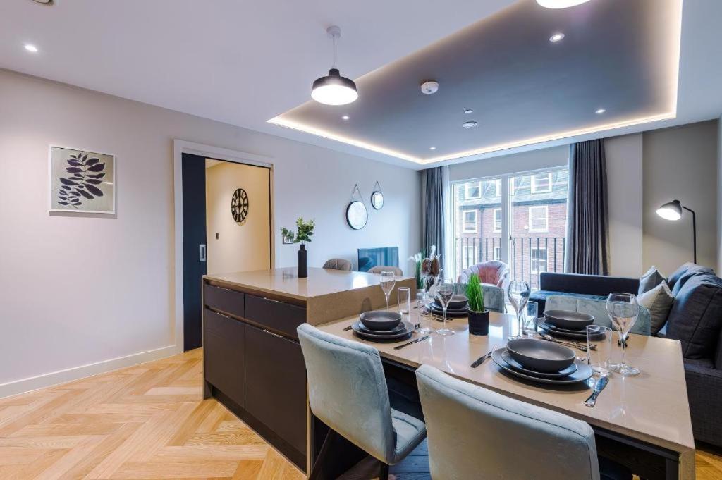 Exquisite Central York Abode Sleeps 6! Экстерьер фото