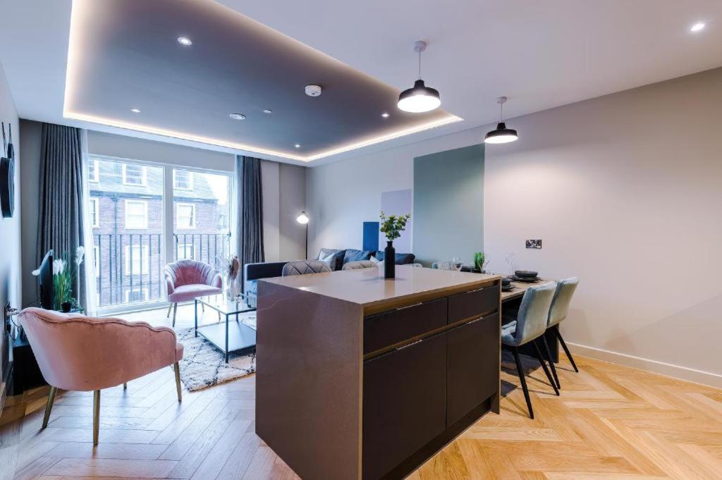 Exquisite Central York Abode Sleeps 6! Экстерьер фото
