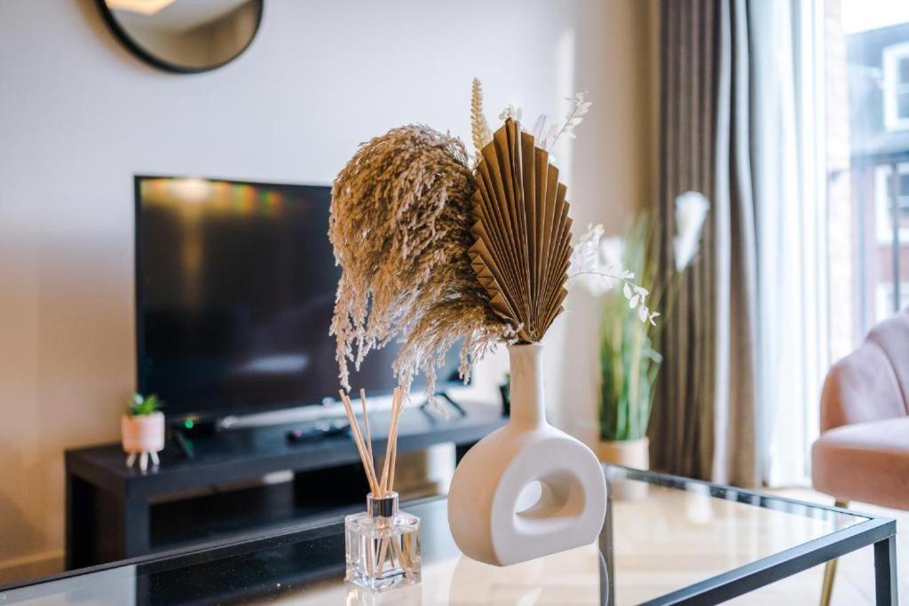 Exquisite Central York Abode Sleeps 6! Экстерьер фото
