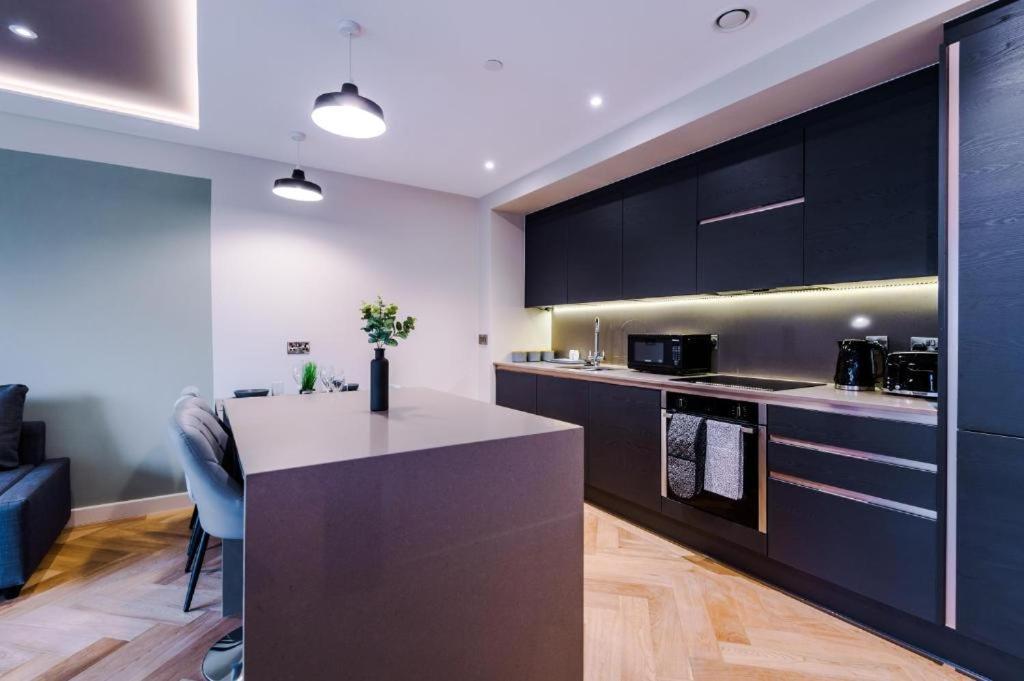 Exquisite Central York Abode Sleeps 6! Экстерьер фото